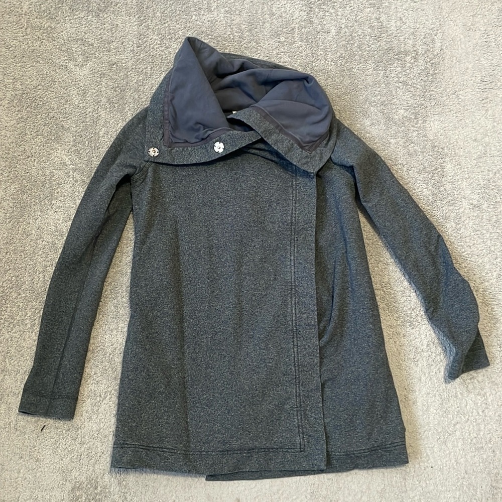 EC Lululemon Gratitude Wrap - Heathered Coal - Size 2